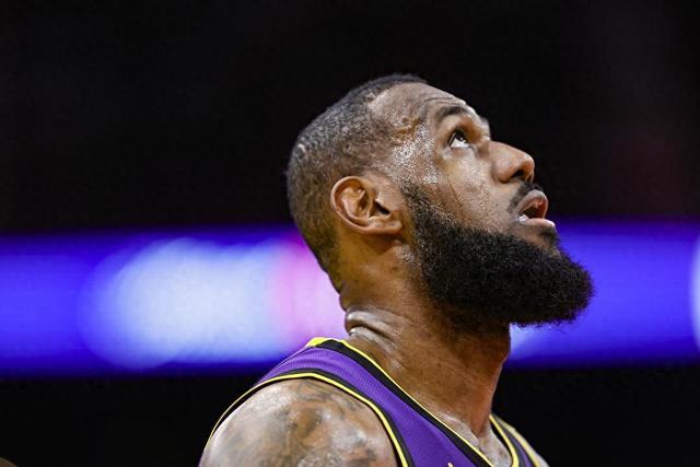 32岁内马尔沙特躺平 36岁莱万西甲拼命15场进17球